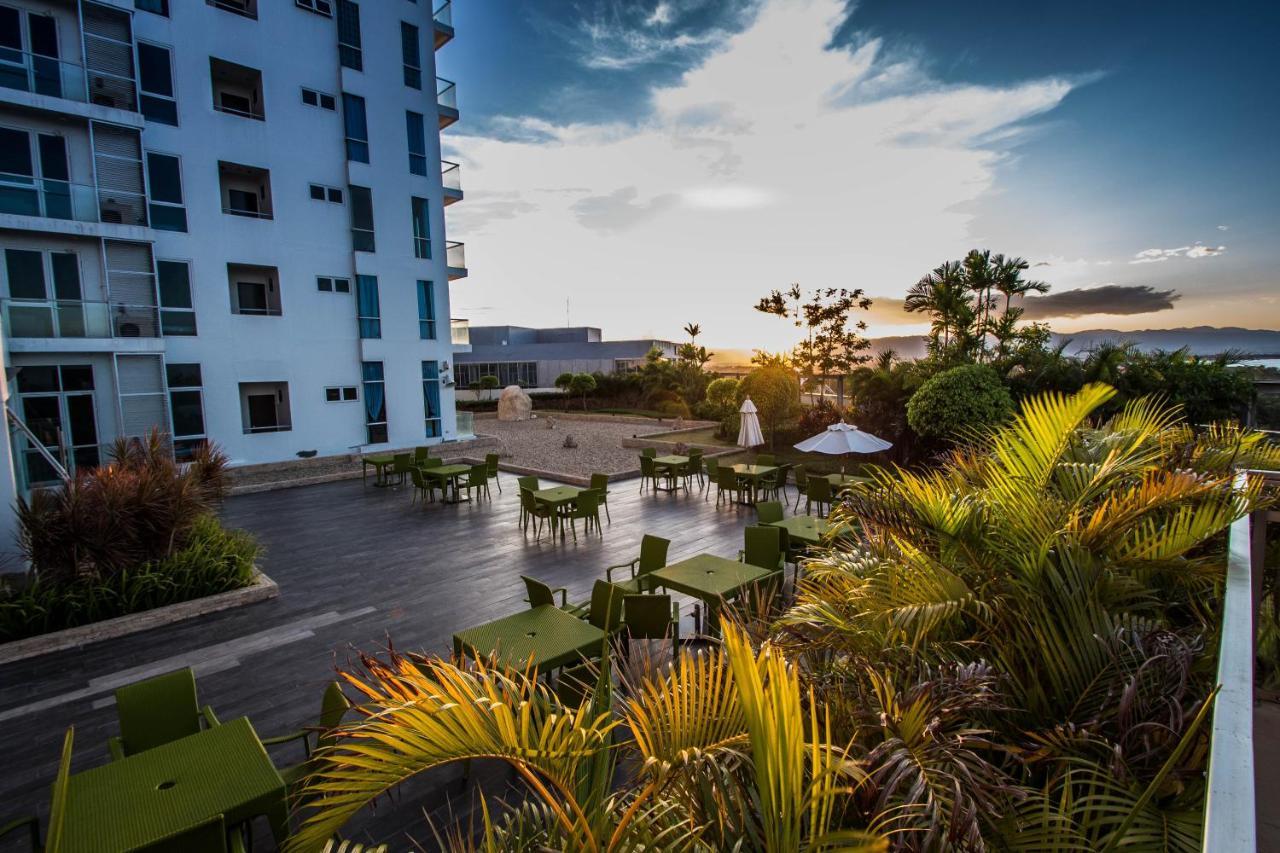 C Suites At Mactan Newtown Lapu-Lapu City Exterior photo